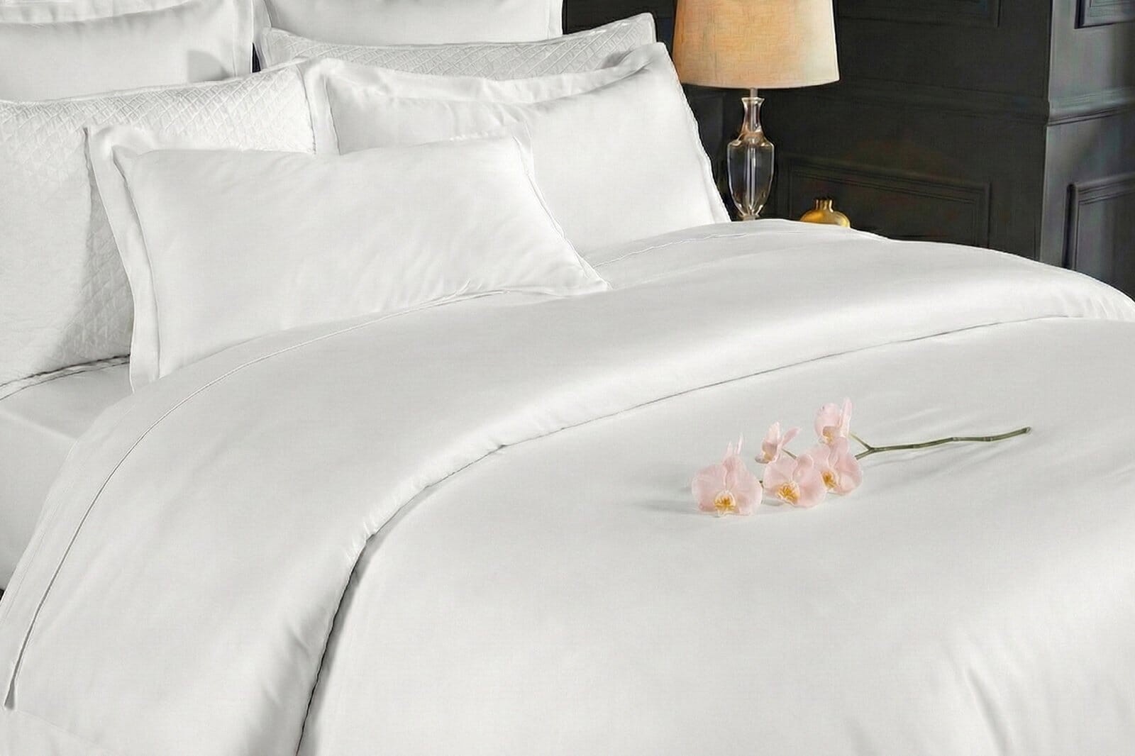How to Choose the Right Duvet Cover: The Best Fabrics for Comfort - Orchids Lux Home