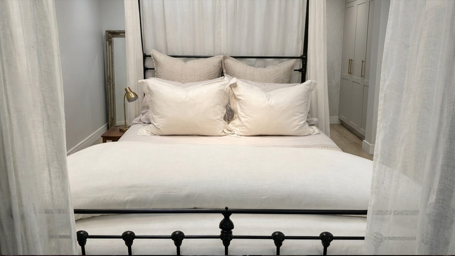 Canopy Calm Queen Bed